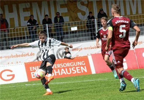 Jerome Läubli knallt in dieser Situation die Kugel über die Latte und verpasst so den Ausgleich.Foto Michael Buchholz