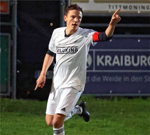 Johannes Schild erzielte beim 7:1-Sieg gegen Amerang sechs Tore. Foto  Butzhammer