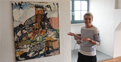 Kunsthistorikerin Dr. Olena Balun weist auf die römische Motivik im Bild „Cave Canem“ hin. Foto Friedrich