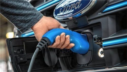 Laut einer Umfrage von Eon sieht die Mehrheit den Umstieg auf E-Autos als geboten an.