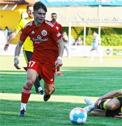 Macht Dennis Polat am Samstag sein letztes Spiel für 1860 Rosenheim? Der junge Mittelfeldspieler wechselt zur neuen Saison nach Buchbach.Foto Christian Butzhammer