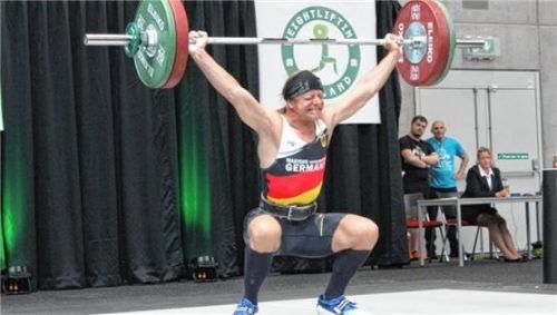 Michael Pagels vom SV-DJK Kolbermoor wurde Weltmeister im Gewichtheben der Senioren M60. Foto Ludwig Stuffer