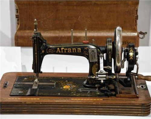 Mit dieser „Afrana“-Nähmaschine hat der Schneider Hans Insinger (1878 bis 1939) genäht. Er betrieb in den 1920er-Jahren in der Stollstraße 4 ein Nähmaschinengeschäft.