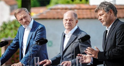 Nicht immer in Harmonie vereint: Bundeskanzler Olaf Scholz (Mitte, SPD), Bundeswirtschaftsminister Robert Habeck (rechts, B90/Grüne) und Bundesfinanzminister Christian Lindner (FDP). Foto dpa