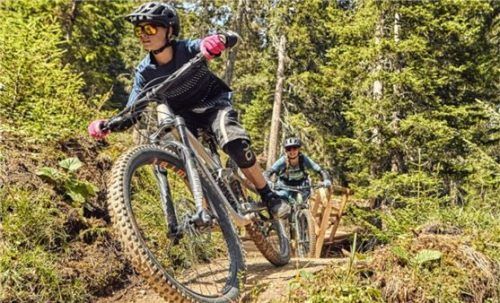 Rasant bergab geht es beim Alpkopf- und Högtrail in Serfaus-Fiss-Ladis. Foto Serfaus-Fiss-Ladis Marketing GmbH, christianwaldegger.com