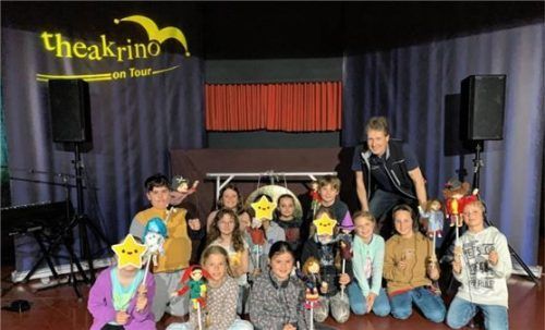 Schüler der vierten Jahrgangsstufe führten, unter Anleitung des Theakrino-Puppentheaters, das Puppenspiel an der Grundschule Erlenau auf.Foto re