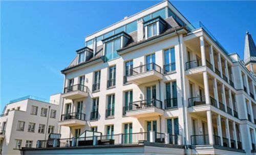 Selbst in beliebten Metropolen wie Berlin sind die Kaufpreise für Immobilien im Schnitt zuletzt gesunken. Foto adobestock