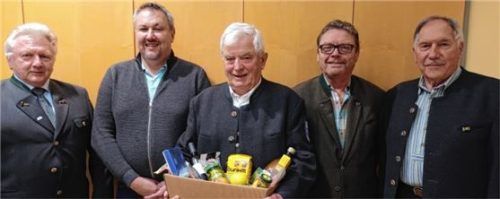 Sie halten die Kameradschaft am Laufen: (von links) der Vorsitzende der IG Rosenheim Pius Graf, der Vorsitzende Alexander Holewa, dessen Vorgänger Werner Fritz, der stellvertretende Vorsitzende Manfred Stahlbauer und der stellvertretende Kassier Georg Bitter.Foto re
