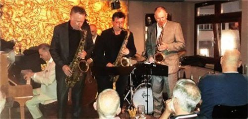 Sie spielten ein außergewöhnliches Konzert im „Le Pirate“: (von links) Claus Raible, Nick Hempton, Giorgos Antoniou (halb verdeckt), Herwig Gradischnig, Xaver Hellmeier (verdeckt) und Claus Koch.Foto prechtl