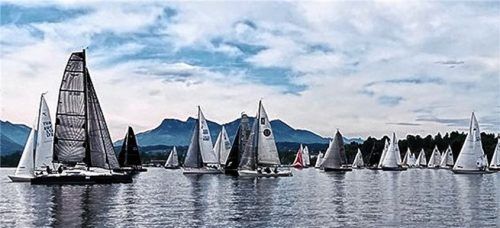 Start der Chiemsee Rund des Yachtclubs Urfahrn: Die Regatta ist der Auftakt zur Chiemseemeisterschaft. Foto Gerhard Niessen