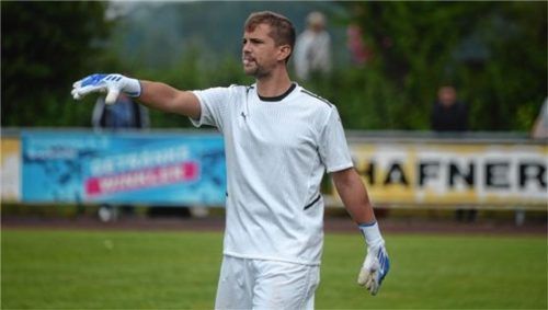 SVB-Keeper Markus Stiglmeir musste in Schwaig fünfmal hinter sich greifen.Foto Ruprecht