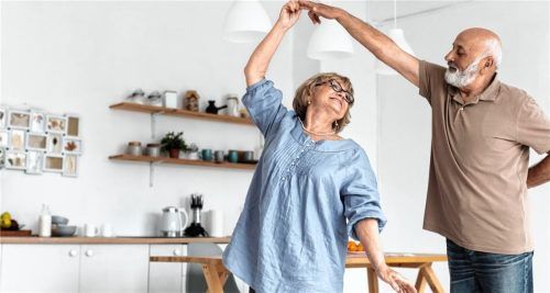 Um auch im Alter ein erfülltes Leben zu genießen und mobil zu bleiben, kann man viel tun. Auf der Ü60-Messe informieren ganz unterschiedliche Anbieter vor Ort über ihre Leistungen und Hilfsangebote. Fotos freepik