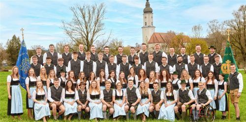 Vorfreude auf das Fest zum 75. Jubiläum: die Madln und Burschen von der Landjugend Prutting.