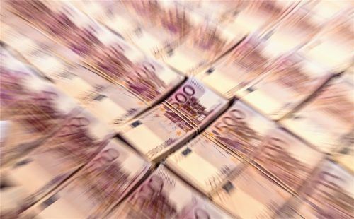 Wegen Geldwäsche musste sich jetzt ein 31-jähriger Nigerianer vor dem Rosenheimer Schöffengericht verantworten. Er hatte sich zu Freunden in Italien abgesetzt.Foto DPA