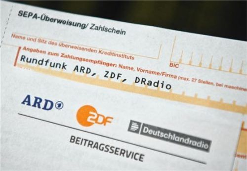 Wenig geliebte Post: Die Rechnung für den Rundfunkbeitrag könnte höher werden. Foto dpa