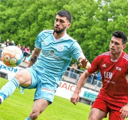 Wieder einmal Torschütze für 1860: Bojan Tanev (links, gegen Memmingens Jakob Gräser).Foto Sportfoto Hafner