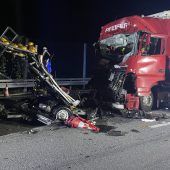 Drogenfund bei Verkehrskontrolle 40-Tonner prallt in Anhänger Strafverfahren wegen geerbter Waffen Betrunkener Radler fährt Seniorin an 550-Kilo-Fass fällt Arbeiter auf die Hand