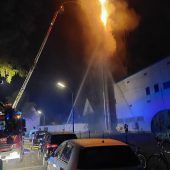 Feuerteufel fackeln Funkmast ab