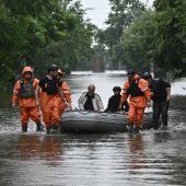 Wasserpegel sinkt – schießt Russland auf fliehende Zivilisten? US-Institut: Russland redet Vorstöße der Ukraine klein