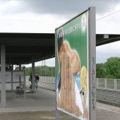 Polizist von drei Unbekannten verprügelt