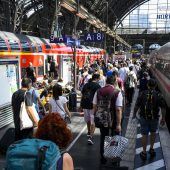 Volle Züge und Streckensperrungen