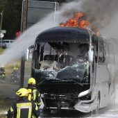 Für den Pool: Wasser aus Hydrant geklaut Brand in Sägewerk in Habach Reisebus mit Touristen fängt Feuer Geretsried: Batterien stehen in Flammen