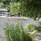 Mann ertrinkt, Frau wird gerettet
