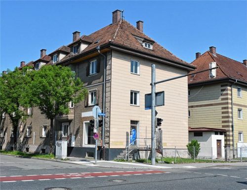 An der Ecke Küpferling-/Hubertusstraße ist ein neues Wohngebäude geplant. Jetzt sollen die leerstehenden Wohnungen zwischengenutzt werden. Foto Peter Schlecker