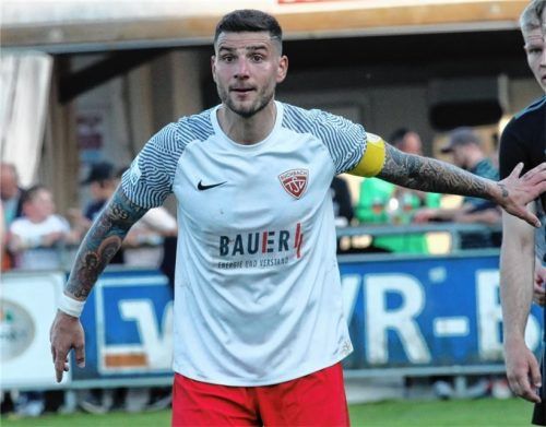 Bleibt auch unter Alex Käs spielender Co-Trainer: Rekordspieler Aleks ...