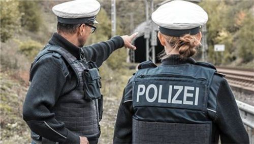 Bundespolizisten ermitteln derzeit im Zusammenhang mit der Beinahe-Katastrophe zwischen Teisendorf und Traunstein (Symbolbild).Foto Bundespolizei