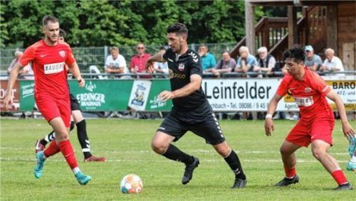 Codrin Peii (Mitte) erzielte vier Tore.Foto Michael Buchholz