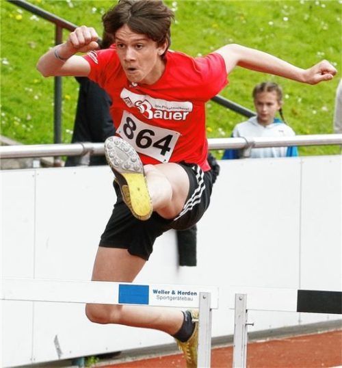 Daniel Herzog vom TSV Wasserburg wurde süddeutscher Meister über 80 Meter Hürden der M14.Foto Ludwig Stuffer