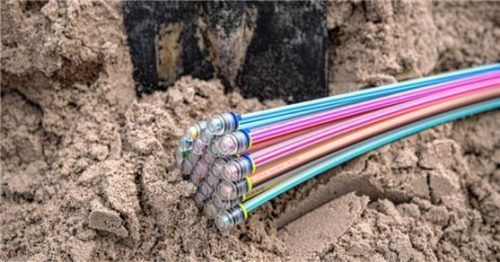 Der Glasfaserkabel-Ausbau in den Gemeinden schreitet voran. Auch Riedering nimmt am Förderprogramm des Bundes teil. Foto dpa