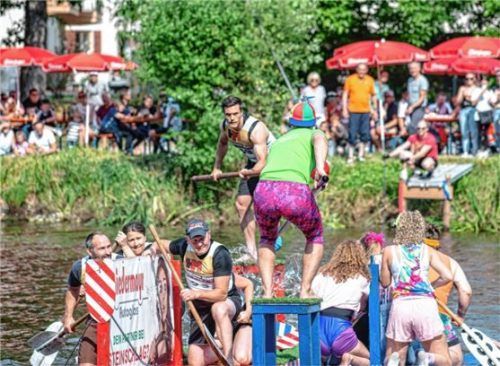 Die beiden Stecher des Teams der Skiabteilung des SV (links) und der Faschingsgilde bereiteten sich voller Konzentration auf den Zweikampf vor.