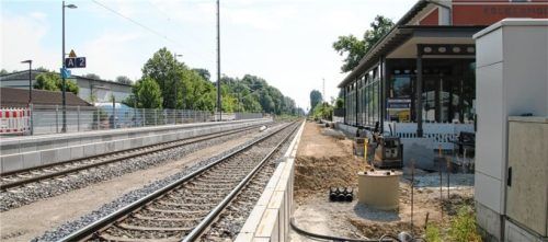 Die Gleisarbeiten am Bahnhof stehen kurz vor ihrem Abschluss.
