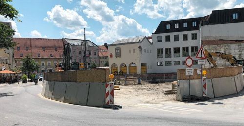 Die Großbaustelle im Zentrum von Bad Aibling soll „aufgehübscht“ werden. Fotos Hadersbeck