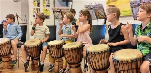 Die Kinder der Trommel-Gruppen der instrumentalen Grundausbildung begeisterten das Publikum. Foto re