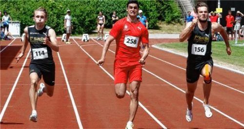 Die schnellsten 100-Meter-Sprinter der Männer: Vincente Graiani (LG Stadtwerke München) siegte vor Daniel Schwab vom TSV Wasserburg und dem Endorfer Moritz von Kuk (von links). Fotos Ludwig Stuffer