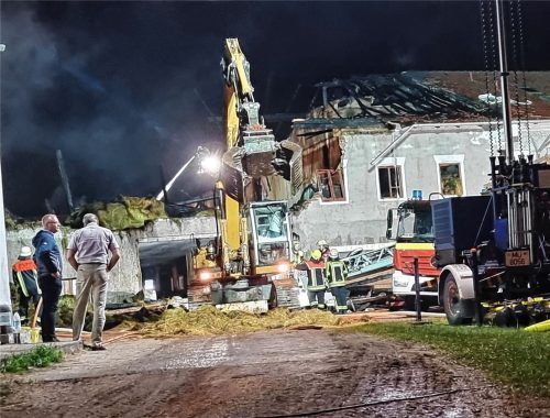 Die Stallungen des landwirtschaftlichen Anwesens in Mittergars sind komplett ausgebrannt. Foto Fib/Eß