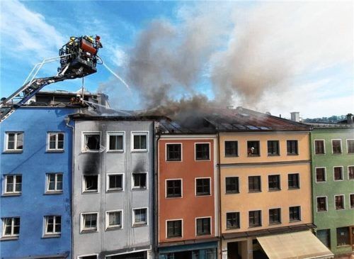 Drei Häuser waren betroffen beim Großbrand in der Wasserburger Altstadt.Foto Pöhmerer