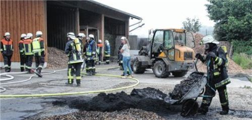Ein aufmerksamer Zeitungsausträger bemerkte den aufsteigenden Rauch aus einer Hackschnitzelanlage in Schechen.Foto reisner