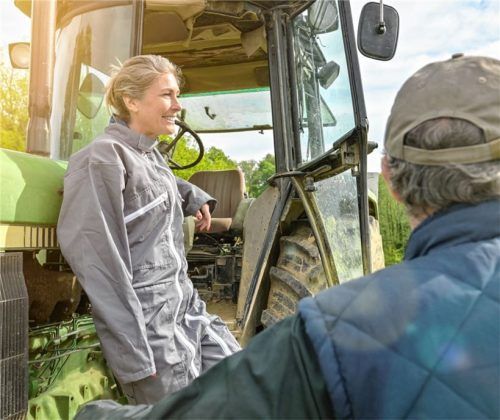 Elf Prozent der landwirtschaftlichen Betriebe in Deutschland werden von Frauen geleitet – der Frauenanteil bei der Hofnachfolge liegt bei 18 Prozent. Foto adobe stock