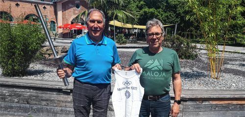 Erinnern sich gerne an die Olympischen Spiele 1972: Christian Ladner (links) und Georg Bitter nahmen damals am Fackellauf teil.Foto Wildauer