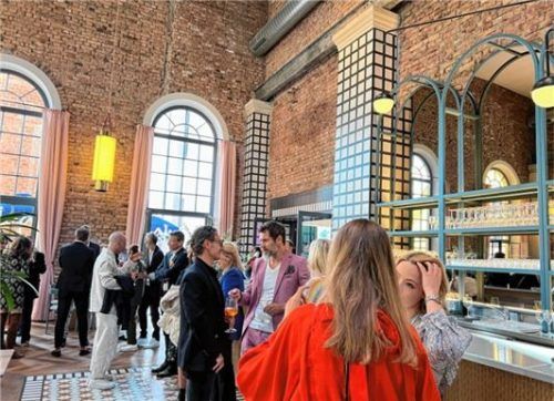 Fasziniert waren die Besucher auch von der Gestaltung des neuen Restaurants in der Genussmeile.
