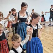 Trachtler bieten Schnupperproben für interessierte Kinder an