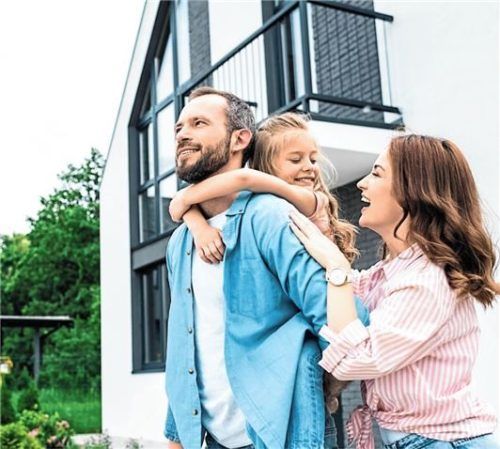 Jungen Familien soll mit dem neuen Förderprogramm WEF der Weg zum Eigenheim erleichtert werden. Foto HayDmitriy/Panthermedia