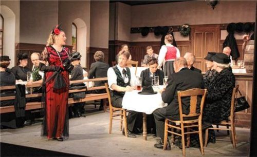 Komödie „Der Geisterbräu“ im Flintsbacher Volkstheater. Foto steffenhagen