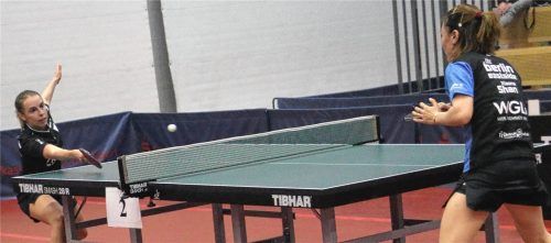 Linda Bergström (links) musste sich bei ihrem letzten Einsatz für den SV DJK Kolbermoor in beiden Einzeln geschlagen geben.Foto Gerhard Erlich