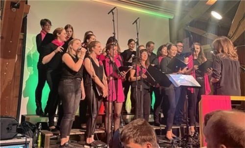 Marlies Kink sang als Solistin des Rhythmuschores beim Gospel „Oh Happy Day“.