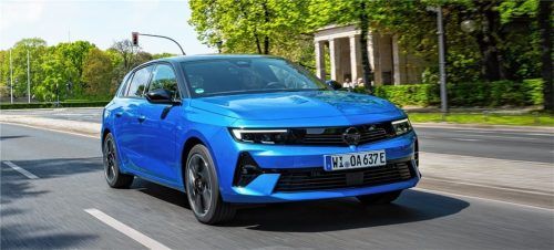 Mit dem vollelektrischen Astra baut Opel seine Elektropalette aus. Er kommt mit einer Reichweite von 418 Kilometern (nach WLTP) auf den Markt und kann von sofort an bestellt werden. Foto Autoren-Union Mobilität/Opel